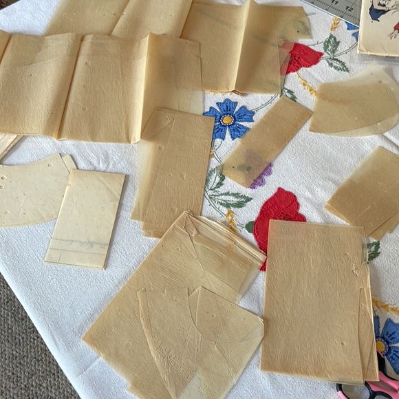 Vintage Vogue Pattern, 6065, size 18, 36 bust, 39 hip ca 1940's or 1950's - Picture 6 of 6